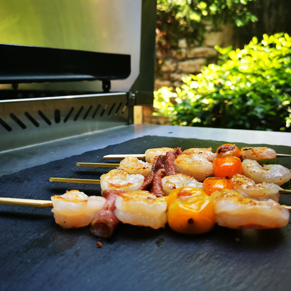 Brochettes de Gambas et Salami Hongrois et Tomates Cerises